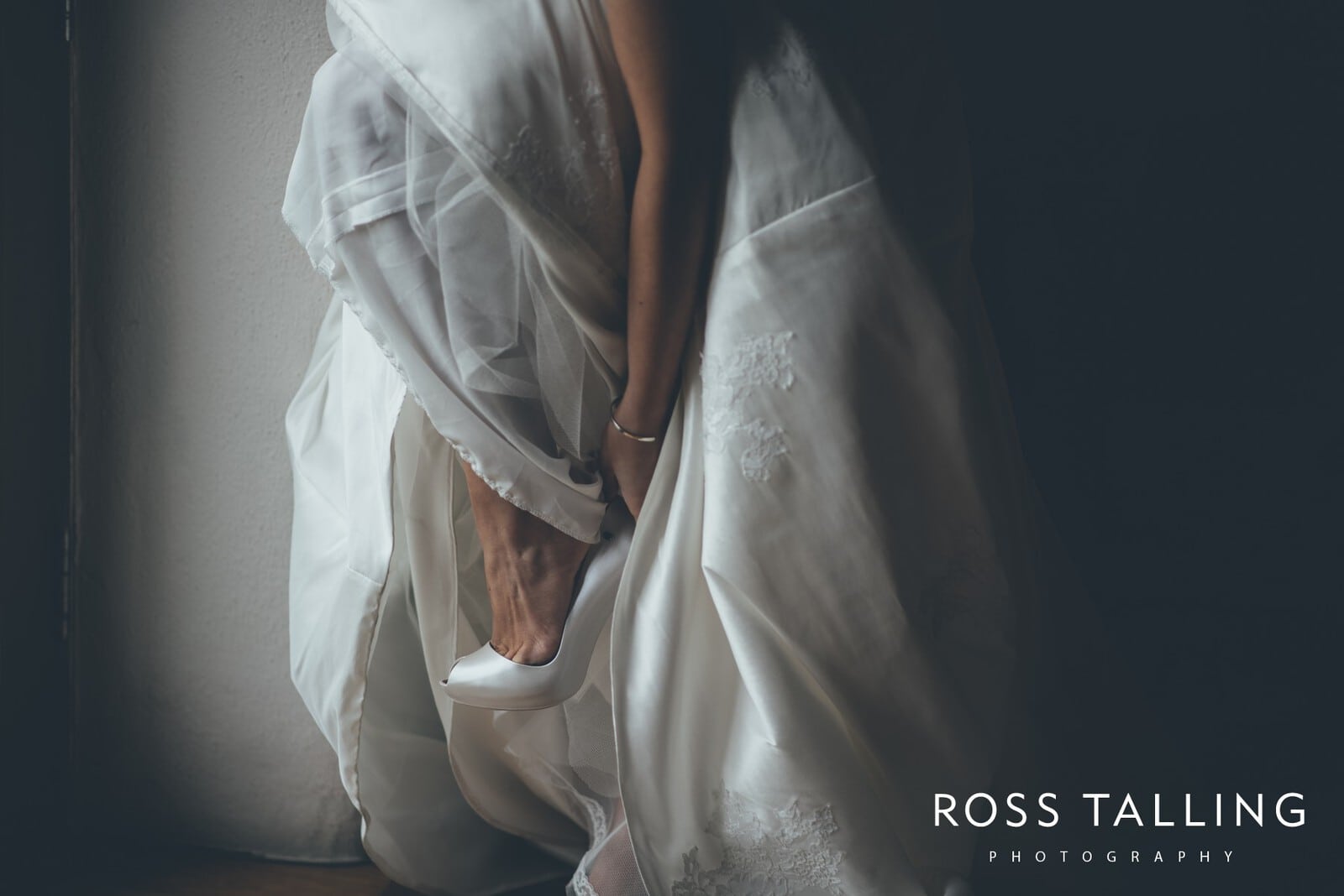 Trevanna Barns Wedding Photography Cornwall :: Katrina and Mark