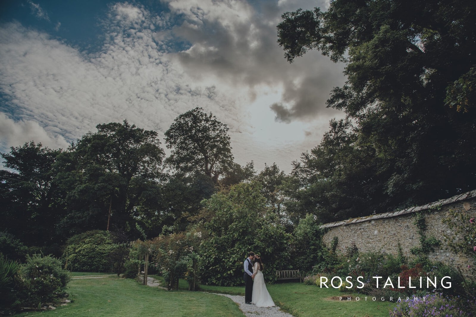 zara-adey-nancarow-farm-wedding-photography-cornwall_0143