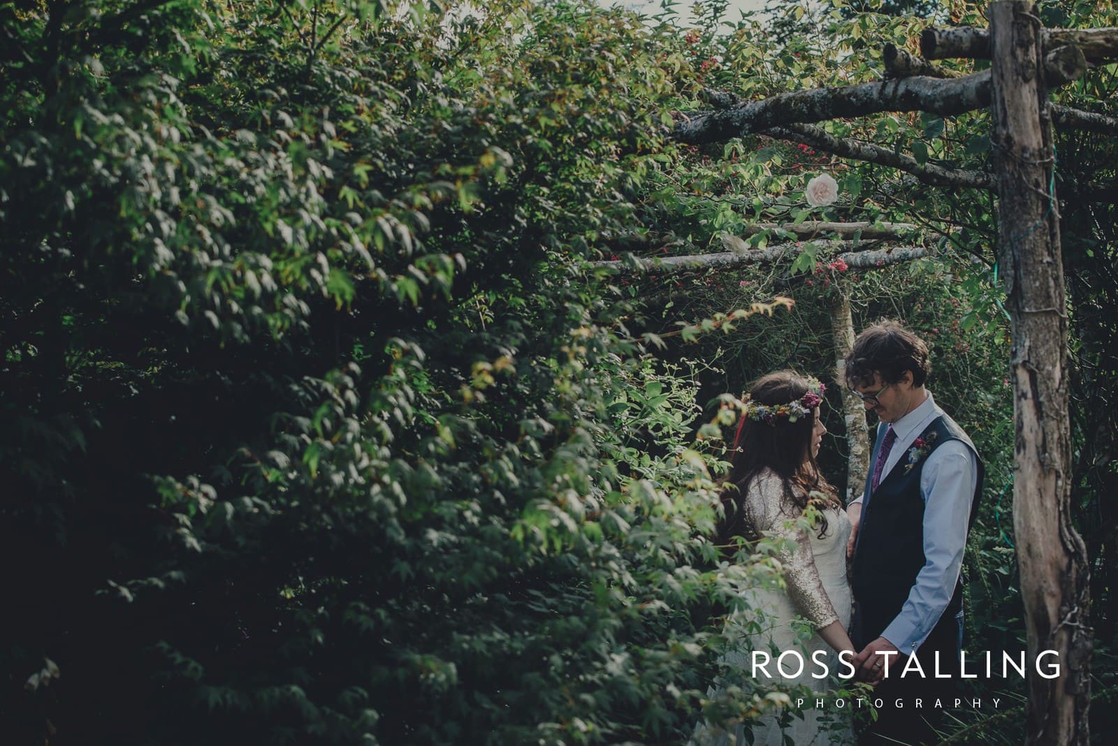 zara-adey-nancarow-farm-wedding-photography-cornwall_0139