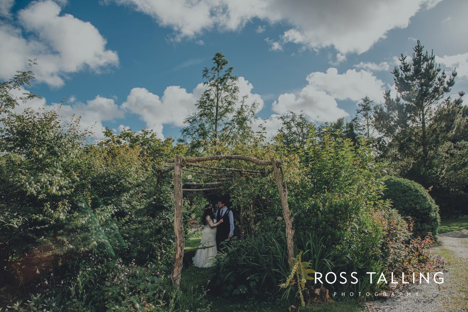 zara-adey-nancarow-farm-wedding-photography-cornwall_0137