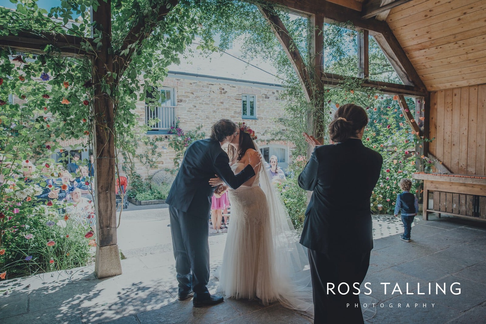 zara-adey-nancarow-farm-wedding-photography-cornwall_0060