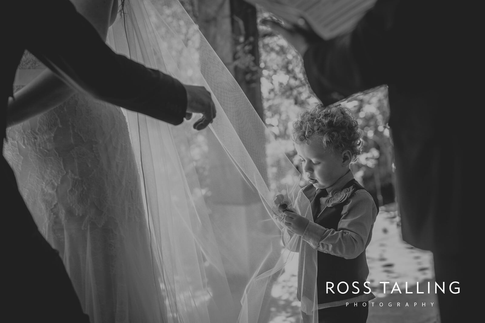 zara-adey-nancarow-farm-wedding-photography-cornwall_0059