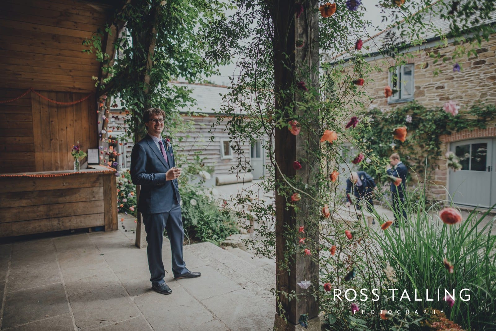 zara-adey-nancarow-farm-wedding-photography-cornwall_0021