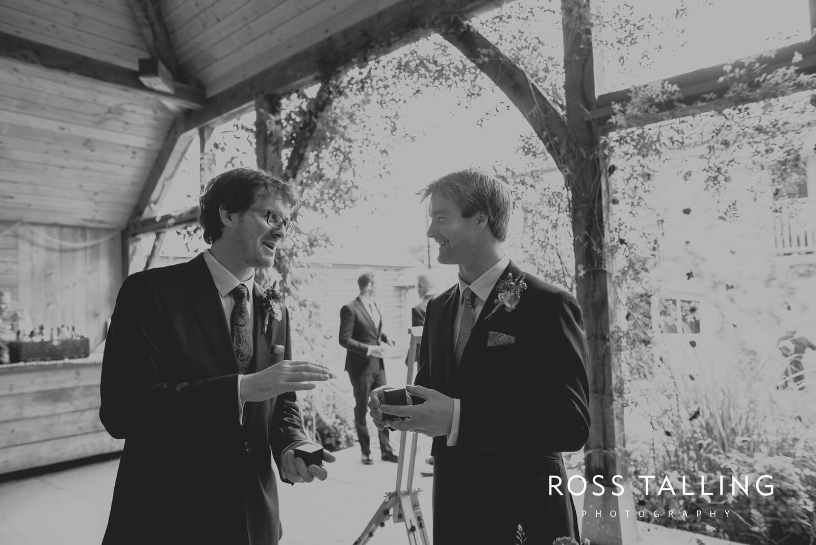 zara-adey-nancarow-farm-wedding-photography-cornwall_0018