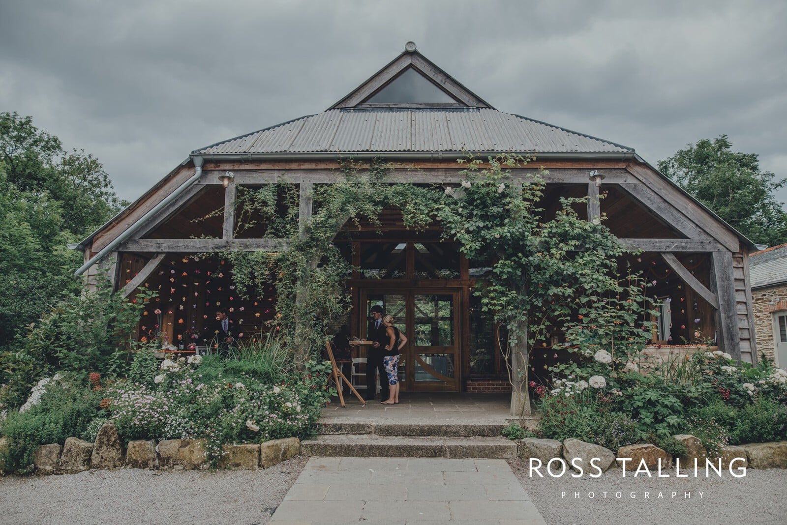 zara-adey-nancarow-farm-wedding-photography-cornwall_0012