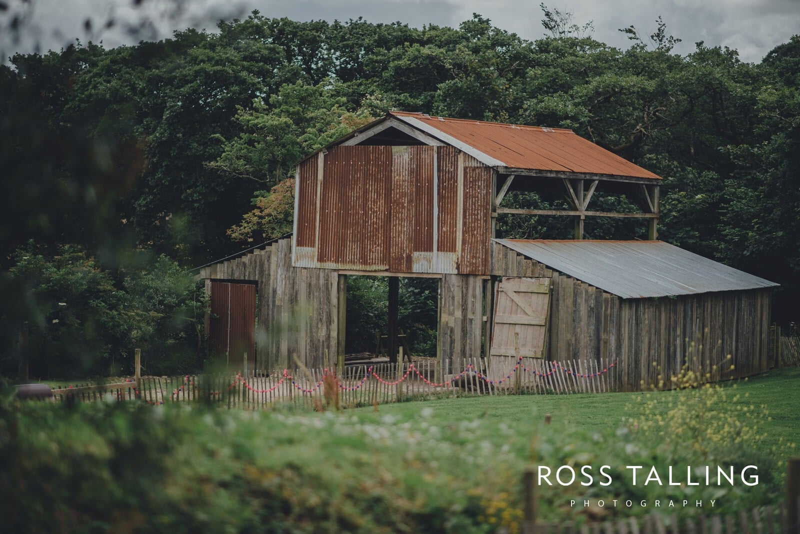 zara-adey-nancarow-farm-wedding-photography-cornwall_0011