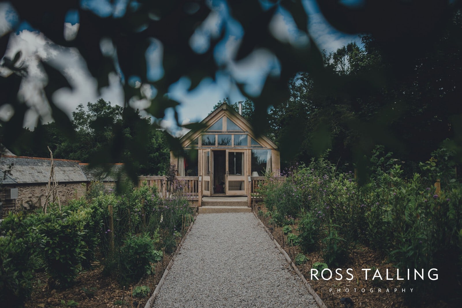 zara-adey-nancarow-farm-wedding-photography-cornwall_0004