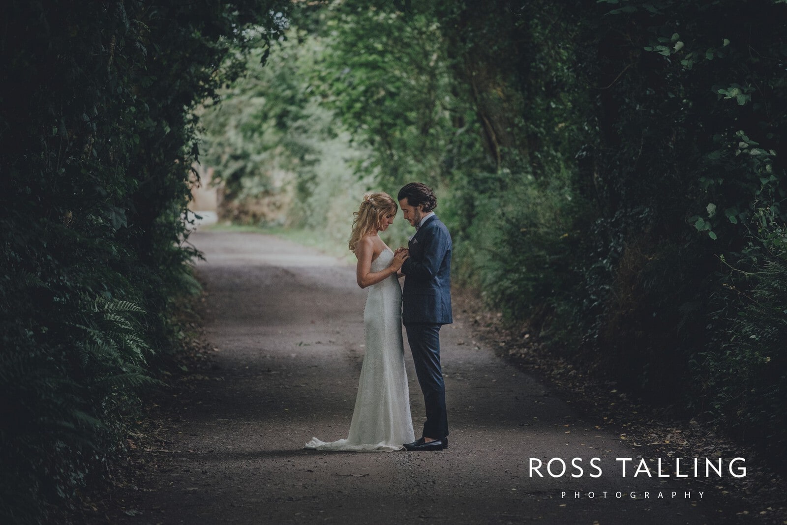 jack-caros-nancarrow-farm-wedding-photography_0239