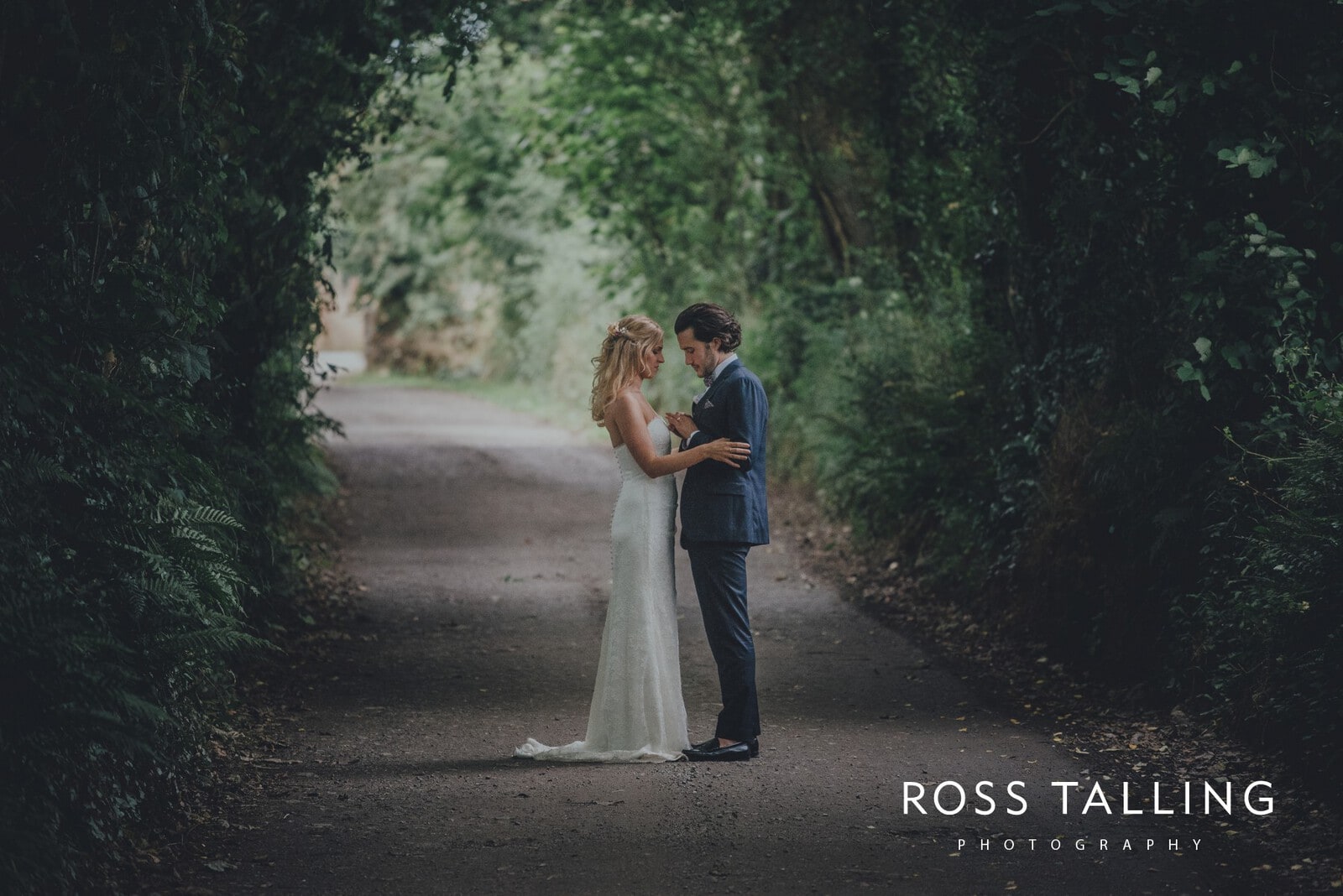 jack-caros-nancarrow-farm-wedding-photography_0238
