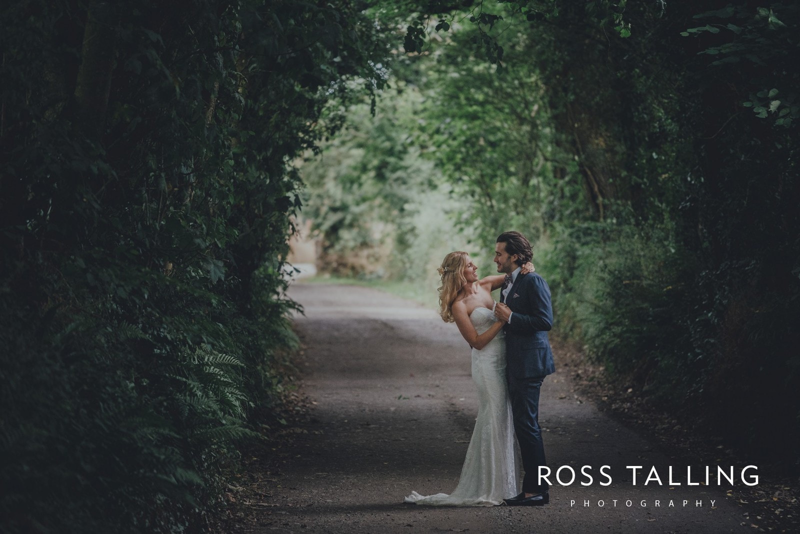 jack-caros-nancarrow-farm-wedding-photography_0237