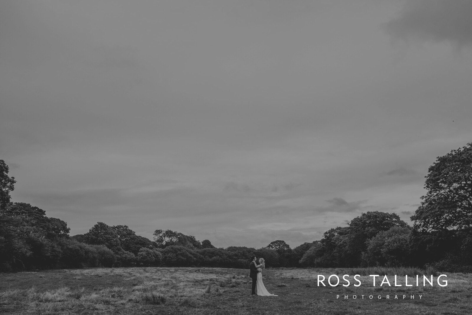 jack-caros-nancarrow-farm-wedding-photography_0229