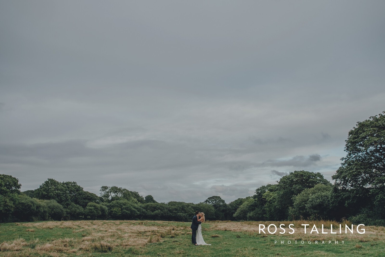 jack-caros-nancarrow-farm-wedding-photography_0223