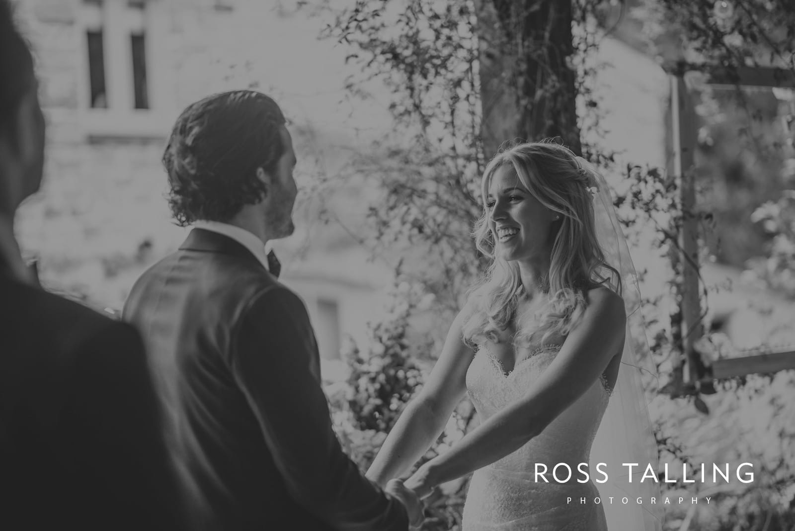 jack-caros-nancarrow-farm-wedding-photography_0111